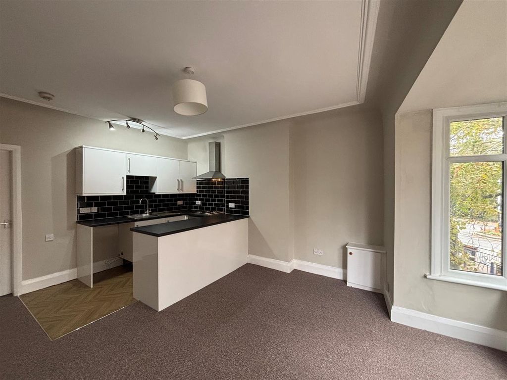 Property photo 2 of 8 6.Jpg