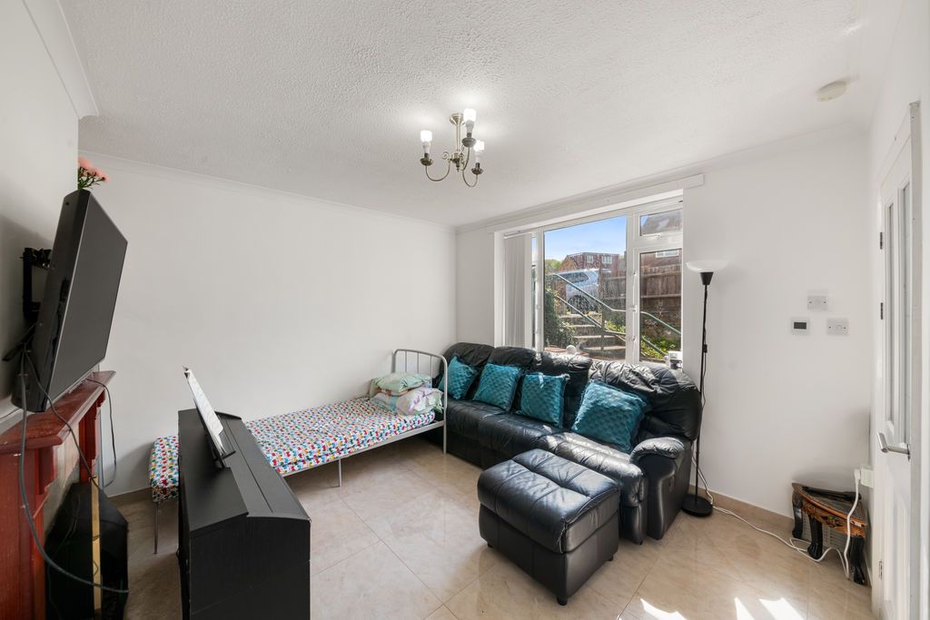 Property photo 3 of 14 Photo 7