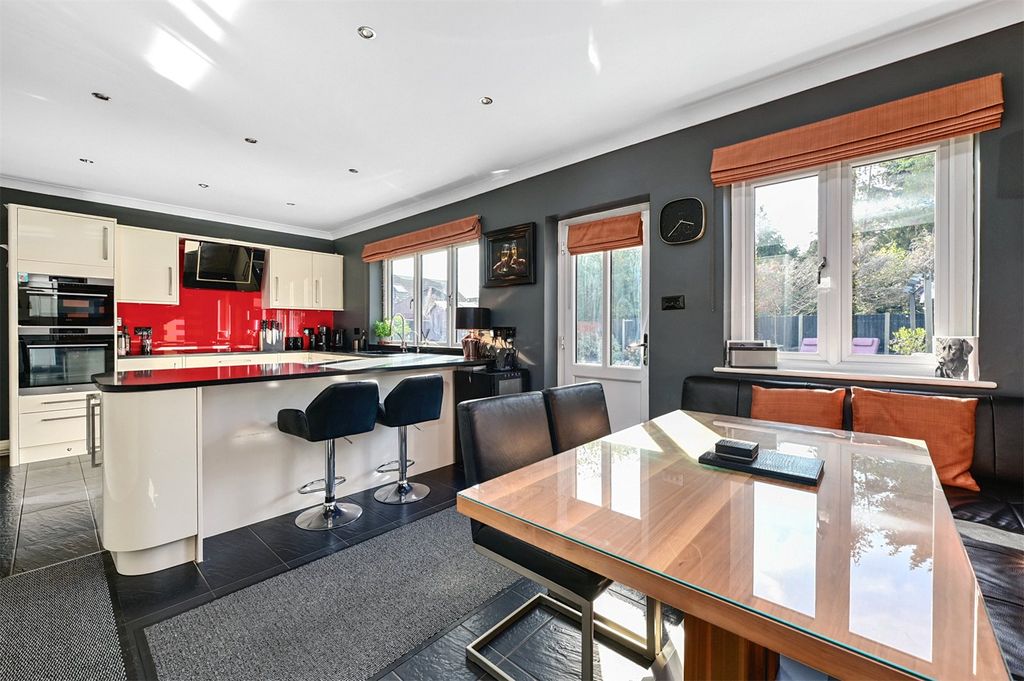 Property photo 3 of 21 Picture No. 25