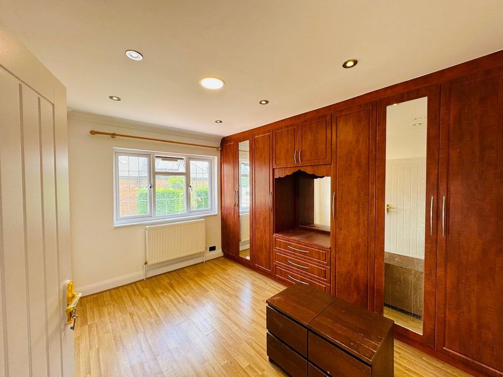 Property photo 2 of 3