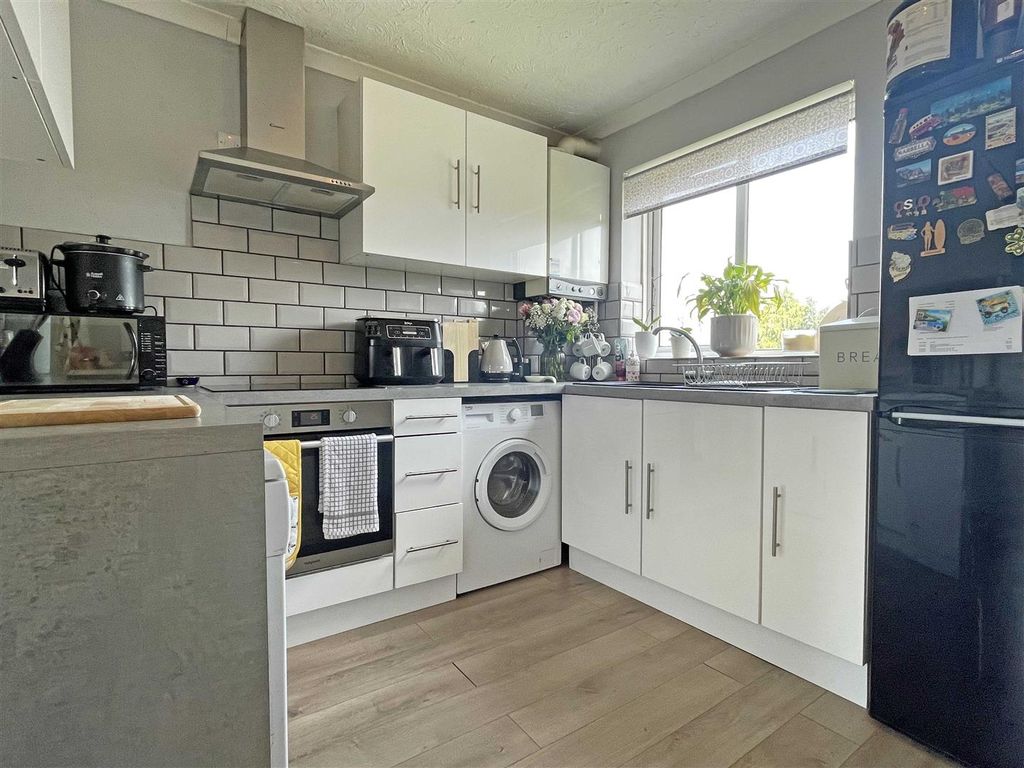 Property photo 3 of 8 K.Jpg