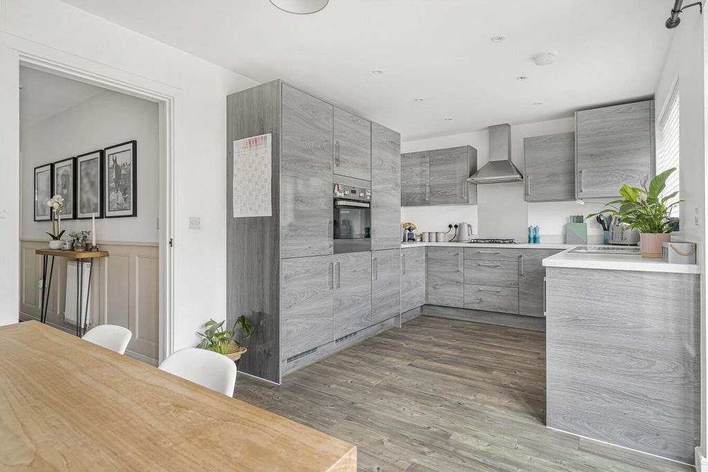 Property photo 3 of 26 3748435_Preview.Jpg