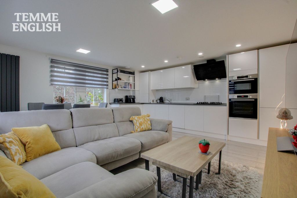 Property photo 2 of 26