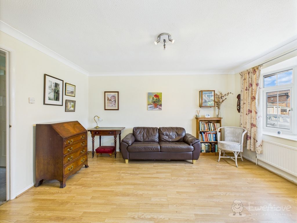 Property photo 3 of 10 Living Room