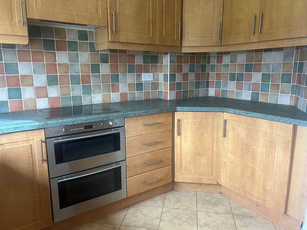 Property photo 2 of 14 Kitchen