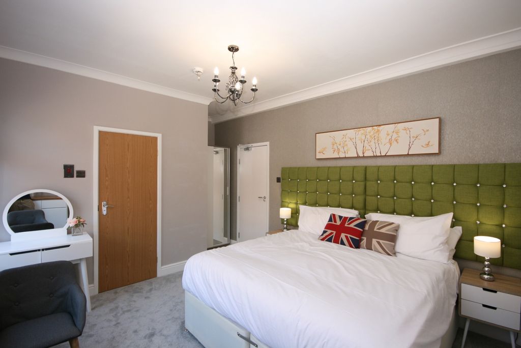 Property photo 3 of 8 Gallery