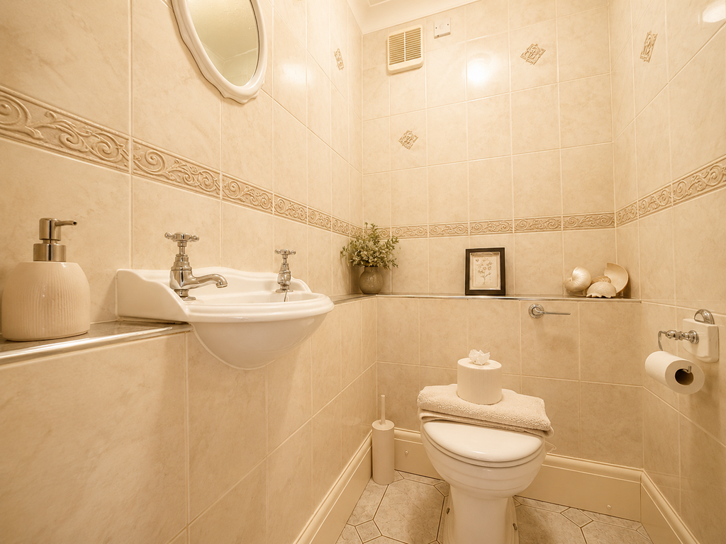 Property photo 3 of 18 WC