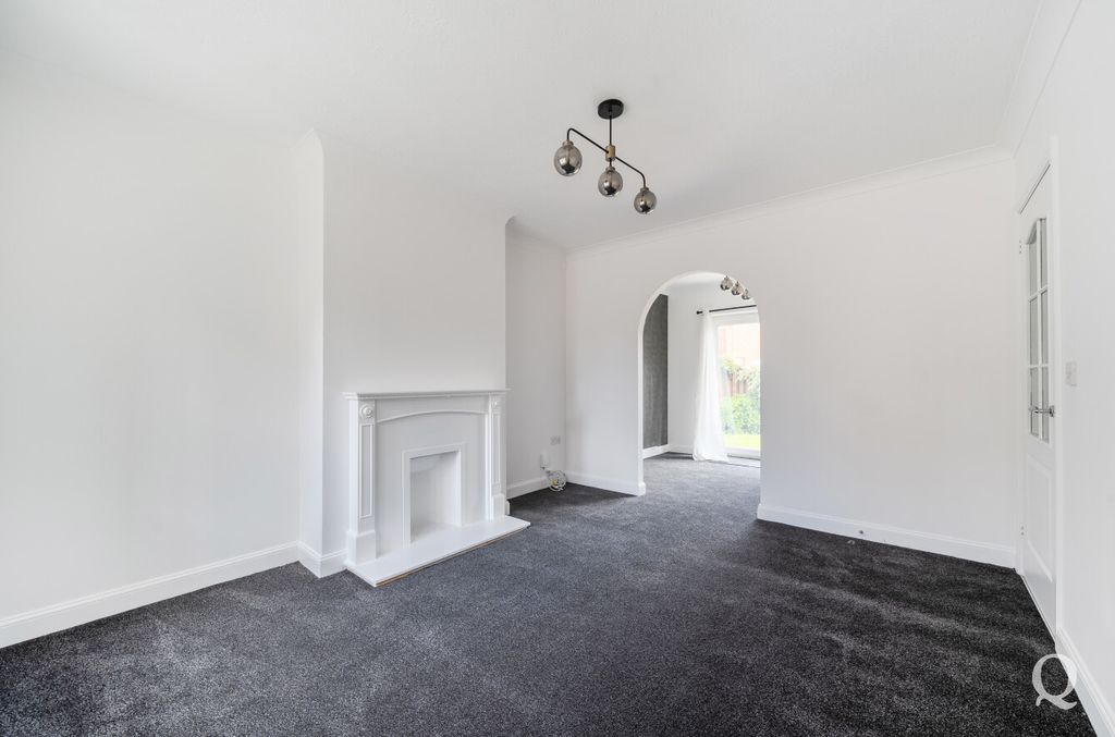 Property photo 2 of 27 E080522F-7187-4F9...