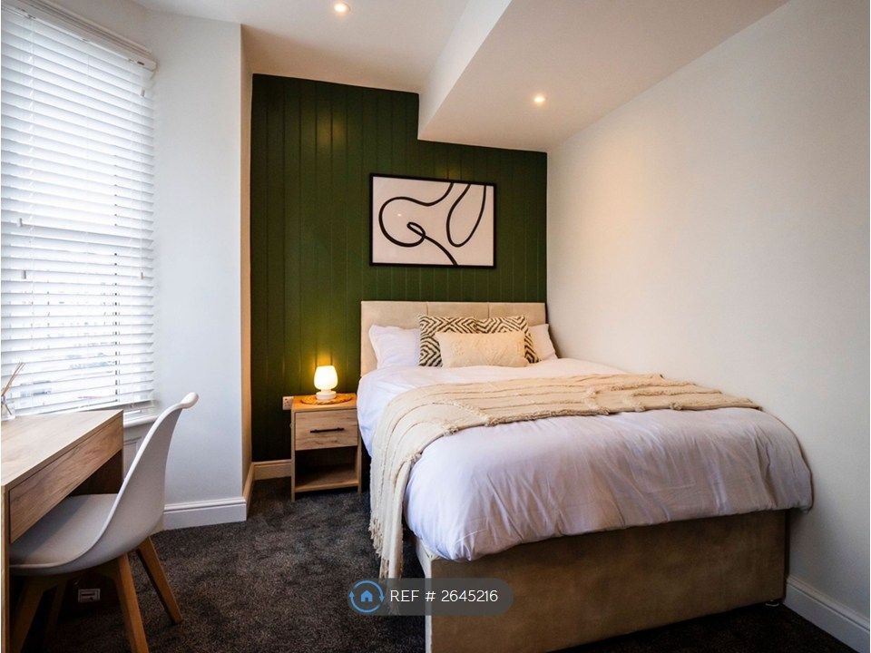 Property photo 1 of 10 Bedroom