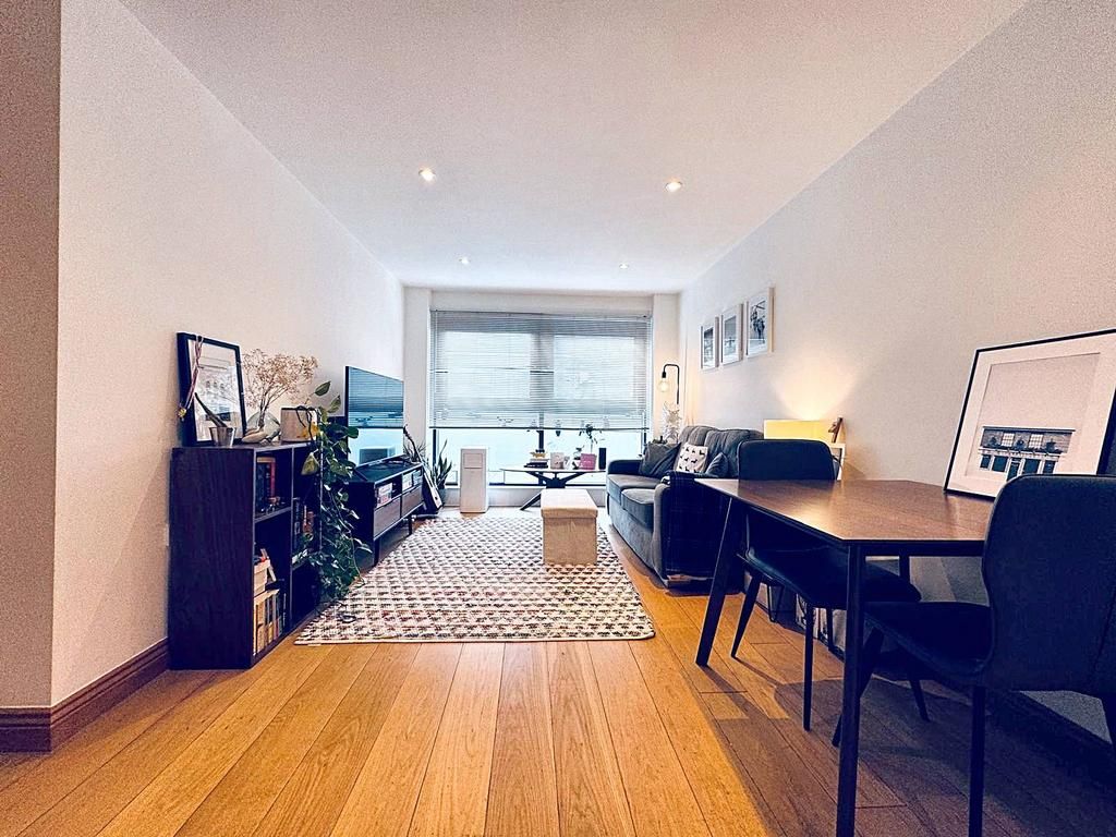 Property photo 2 of 16 Two-Bedroom Apartment For Rent In Burston House, Putney Sw15