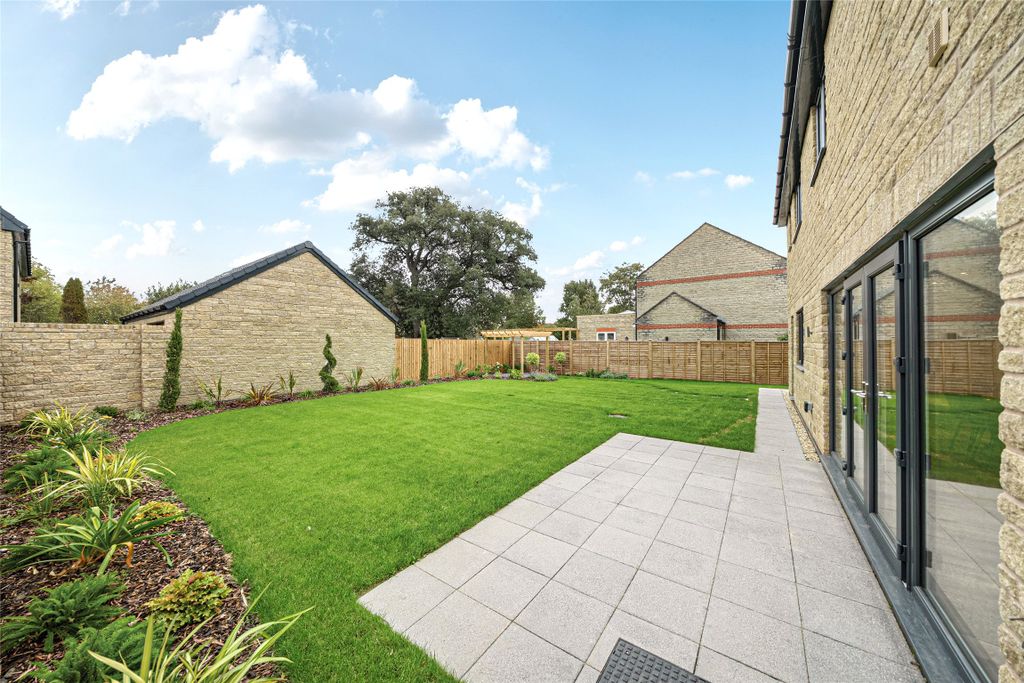 Property photo 3 of 12 Show Home