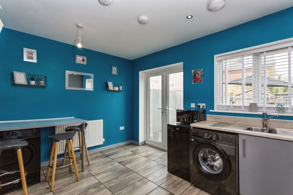 Property photo 3 of 17 Kitchen Diner
