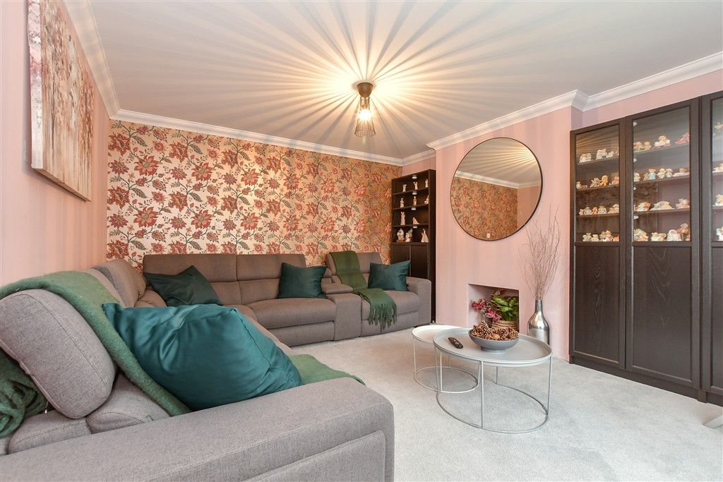 Property photo 3 of 19 Sitting Room