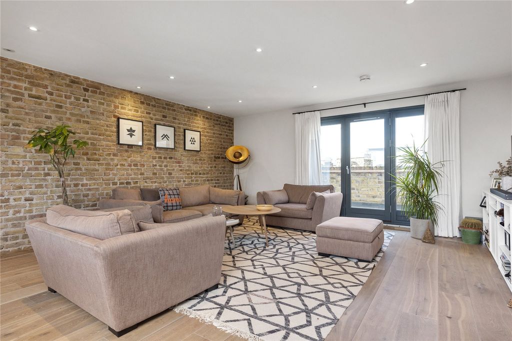 Property photo 3 of 14 Reception Room