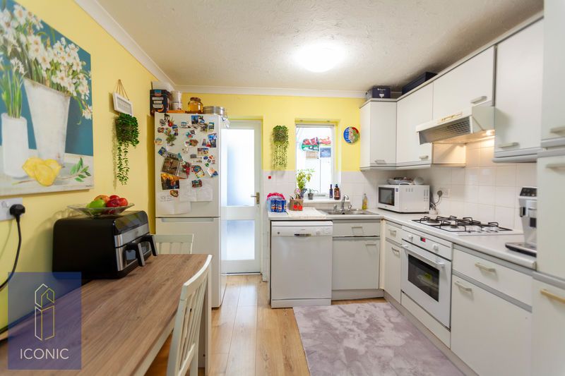 Property photo 3 of 9 Photo 5