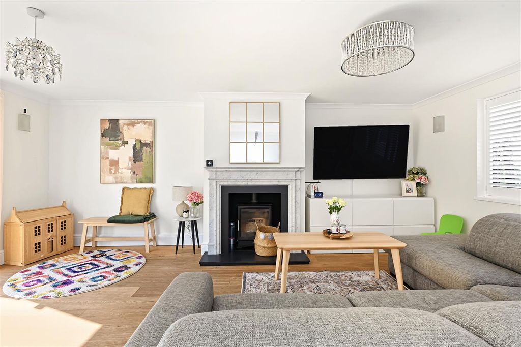 Property photo 3 of 12 70-Coleswood-Road-03.Jpg