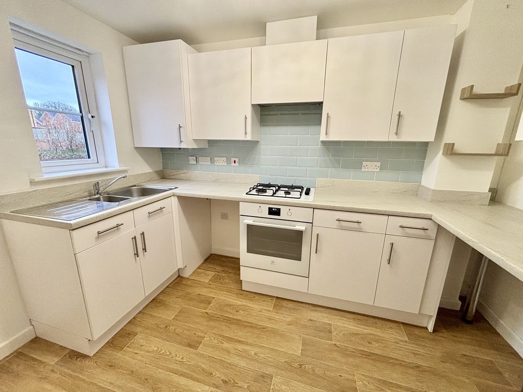 Property photo 2 of 12 Kitchen