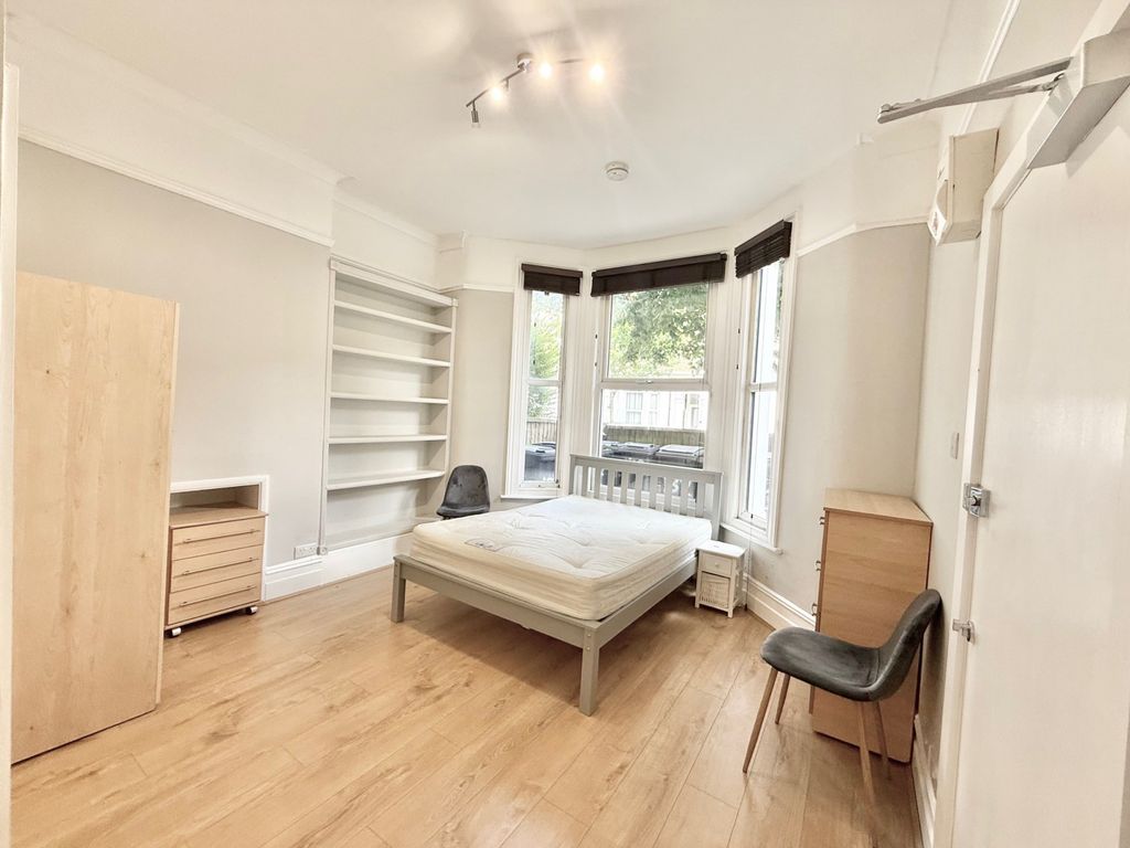 Property photo 1 of 10 Studio For Rent