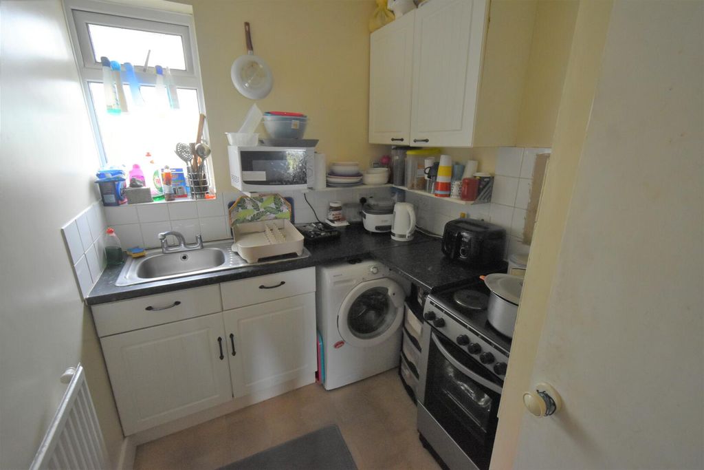 Property photo 2 of 5 Kitchen