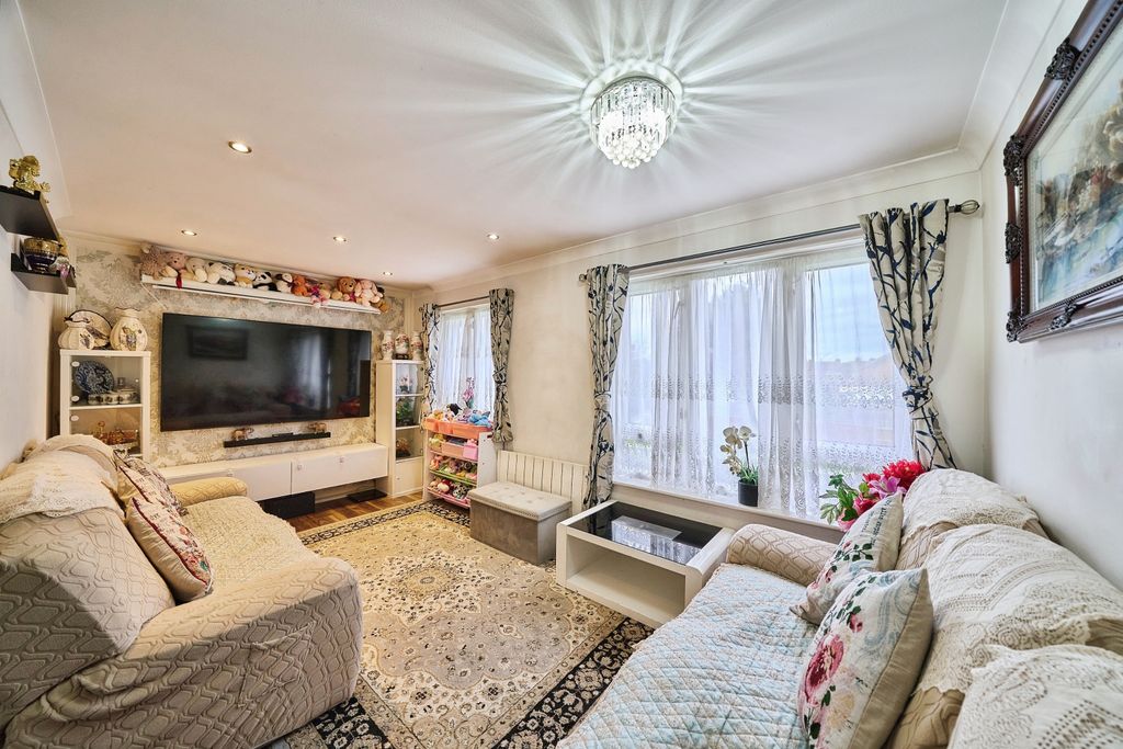 Property photo 2 of 19