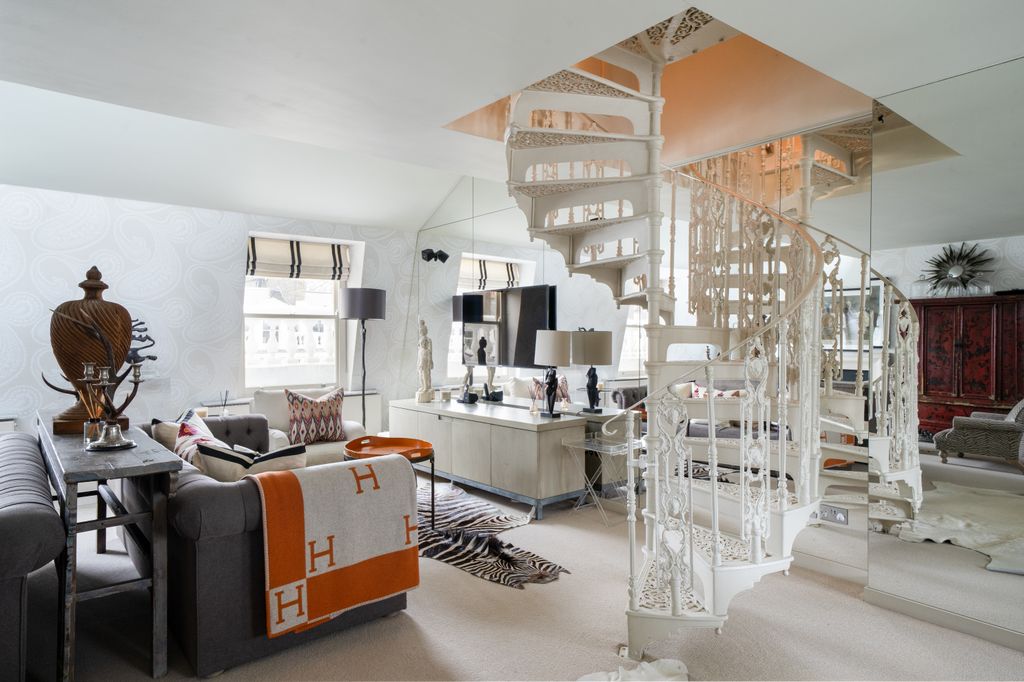 Property photo 3 of 23 Sitting Room With Stairs To Roof Pgarden