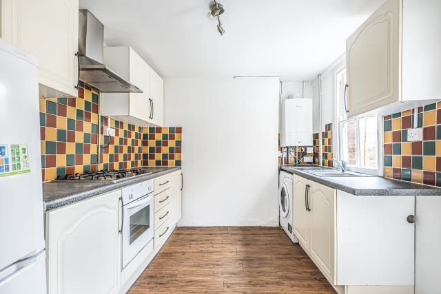 Property photo 2 of 10 Kitchen