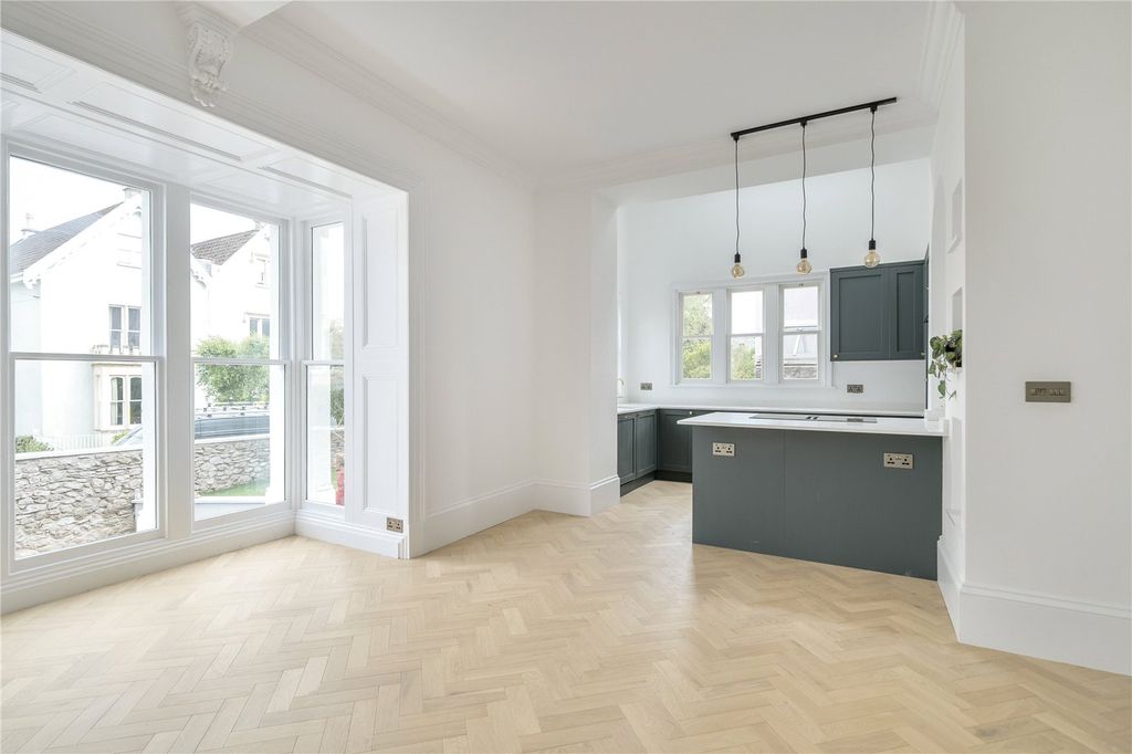 Property photo 2 of 36 Picture No. 31