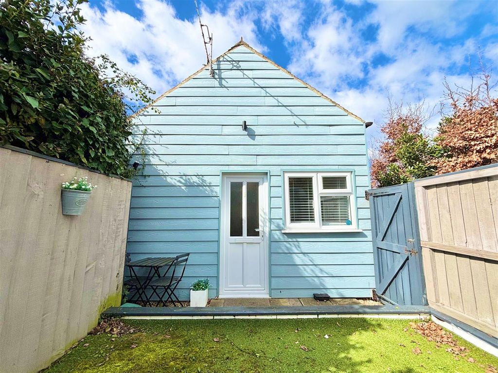 Property photo 1 of 11 Front