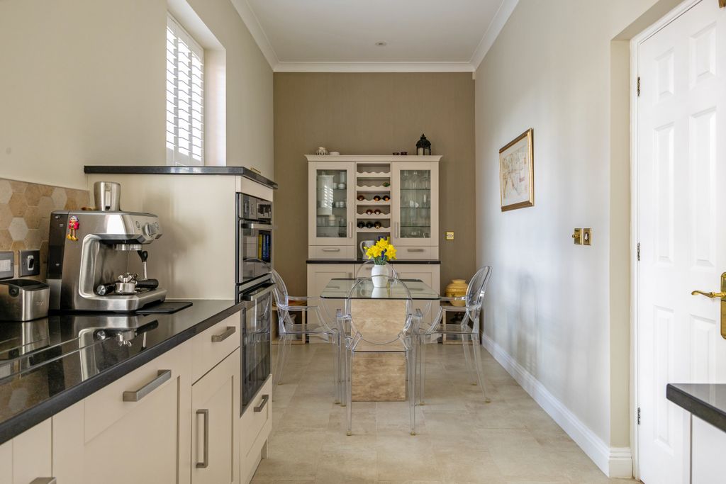 Additional image 18 of 3 bed flat for saleUpper Lodge Way, Coulsdon CR5
