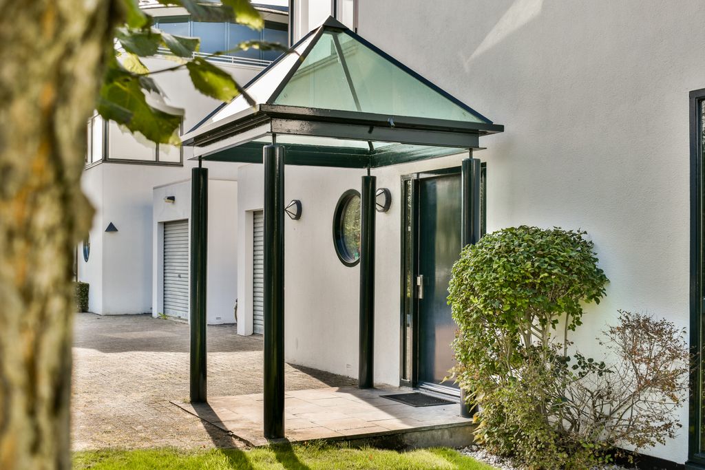 Property photo 2 of 36