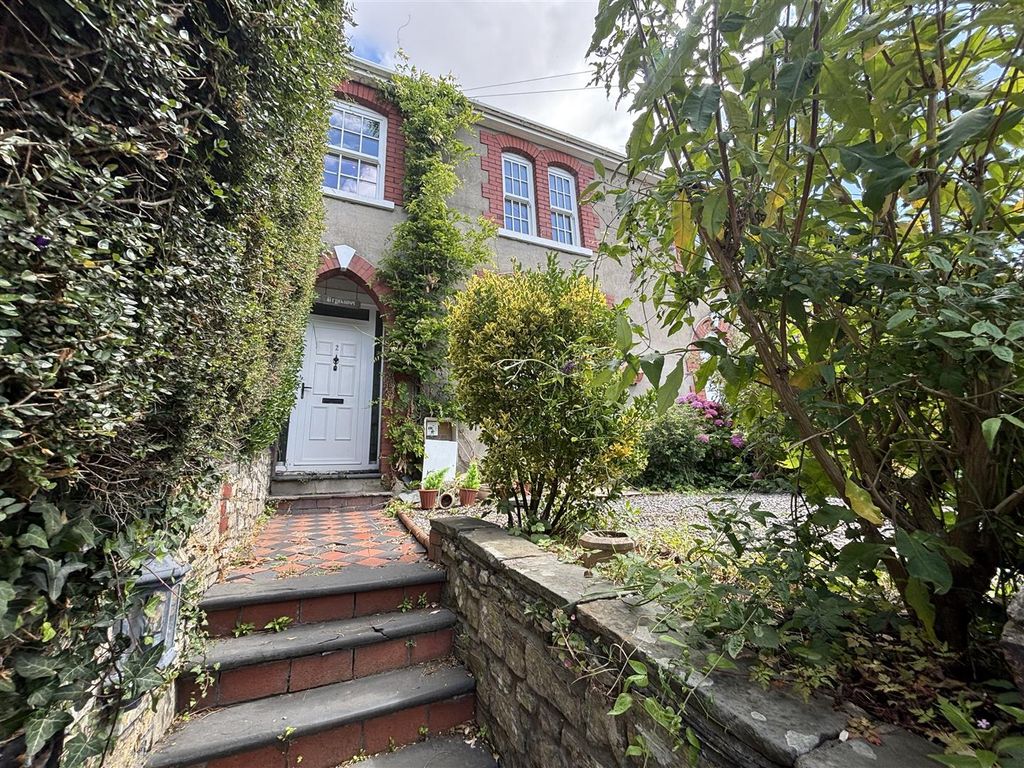 Property photo 2 of 22