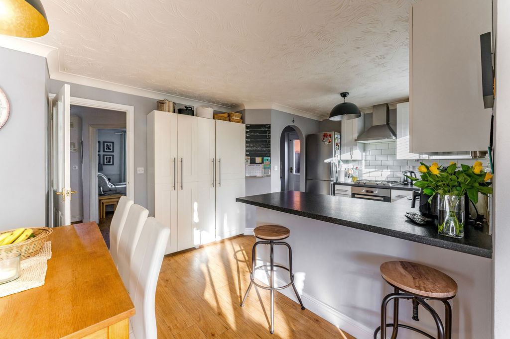 Property photo 3 of 23