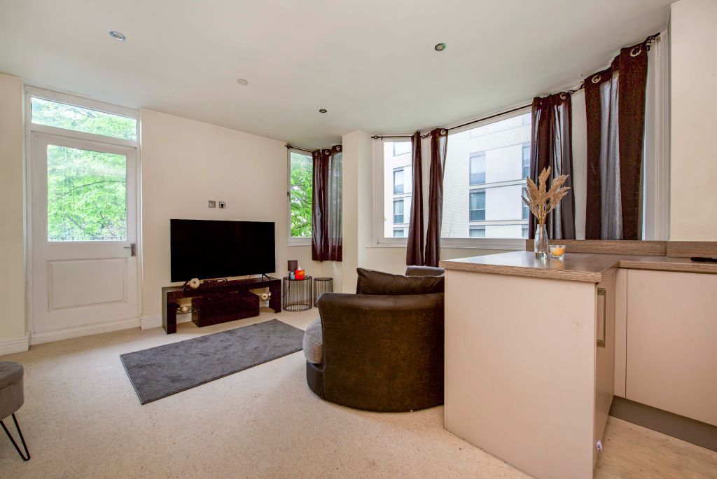 Property photo 2 of 9