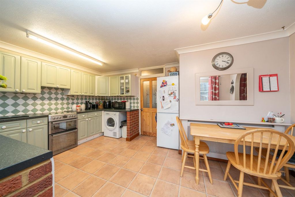 Property photo 3 of 21 Kitchen