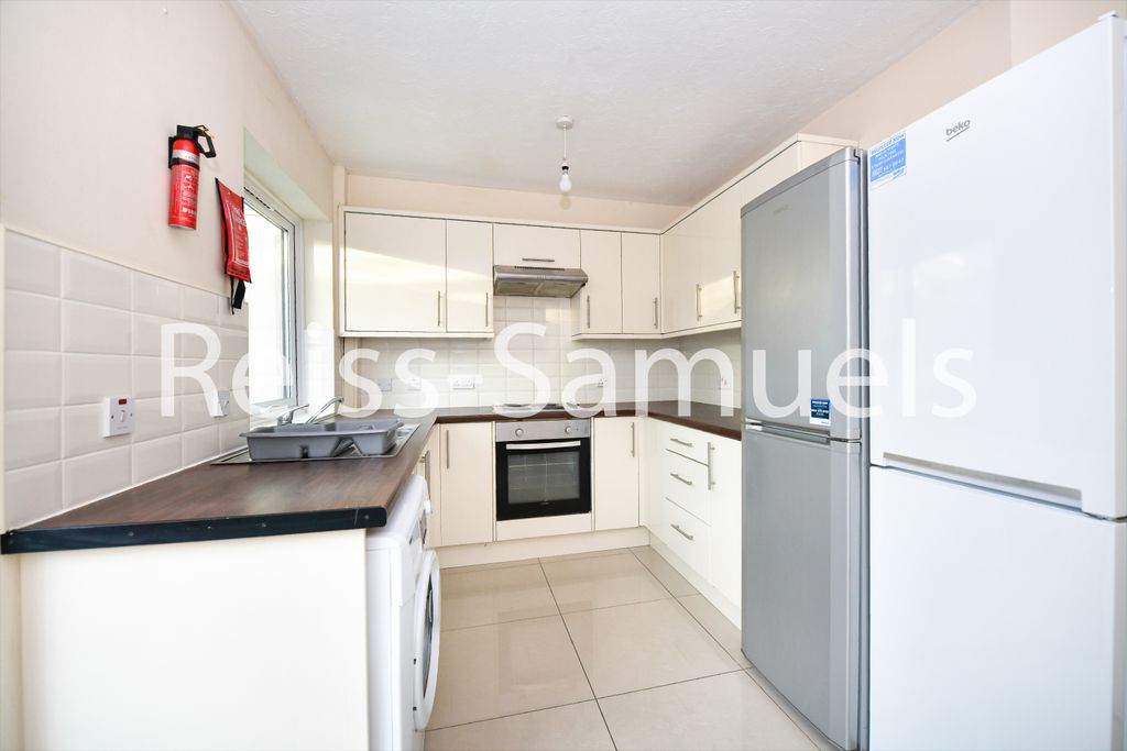 Property photo 3 of 34