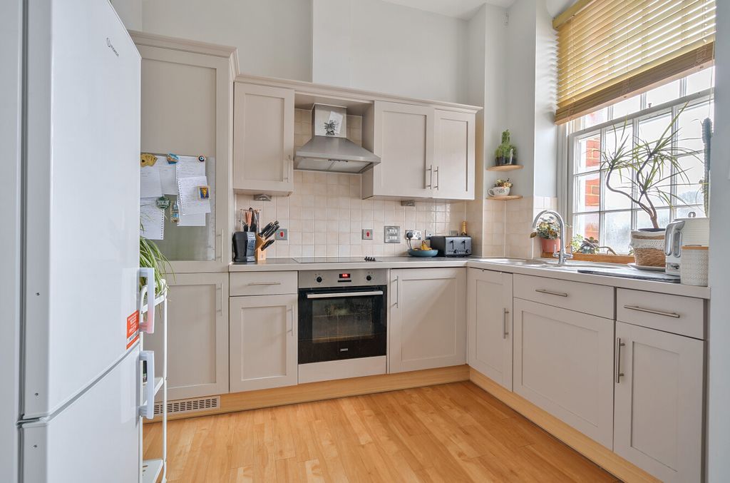 Property photo 1 of 14 1407740-8-6982206...