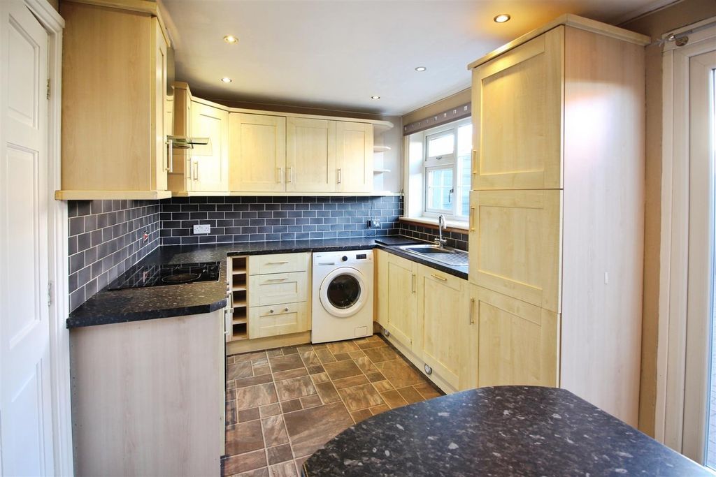 Property photo 3 of 10 Dining Kitchen