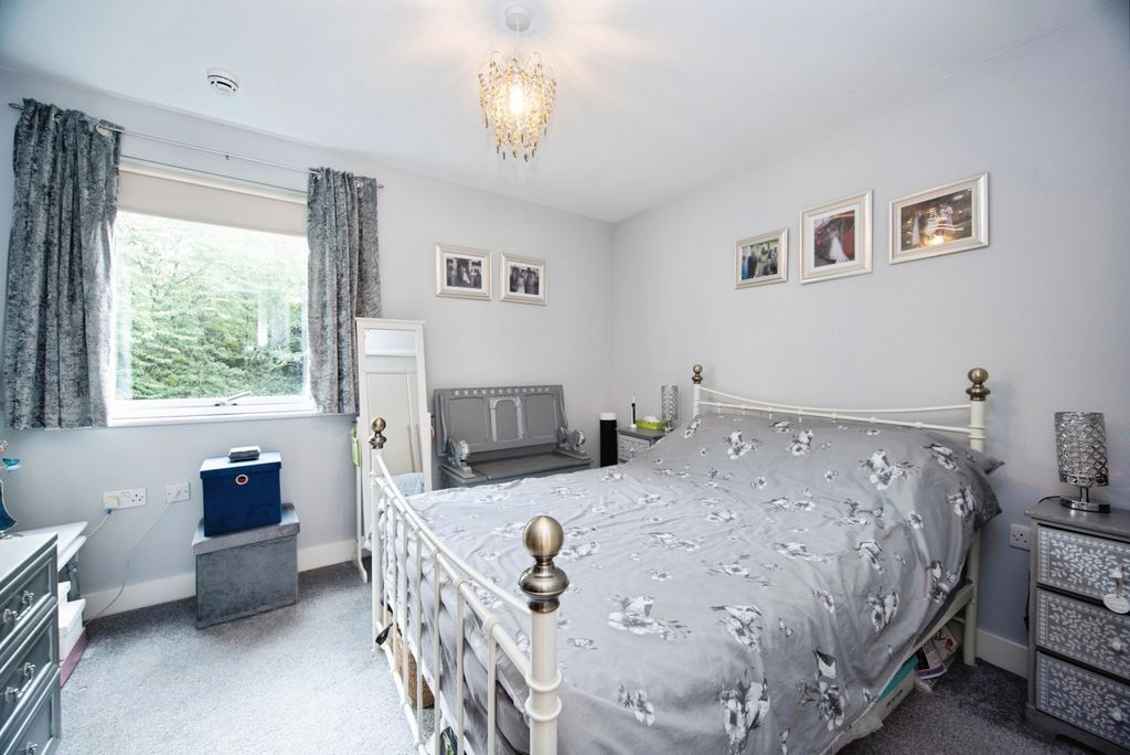 Property photo 2 of 16 Bedroom