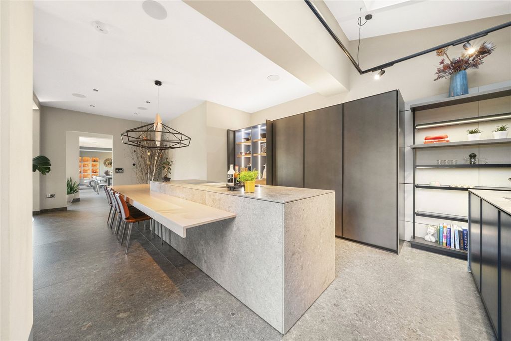 Property photo 3 of 38 Picture No. 24