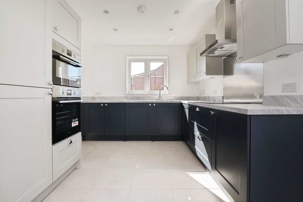 Property photo 3 of 25