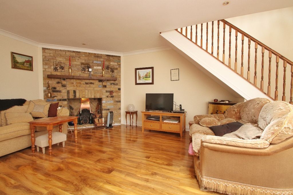Property photo 3 of 23