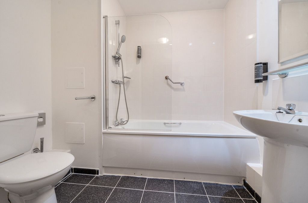 Property photo 2 of 10 1388263-2-6936ce6...