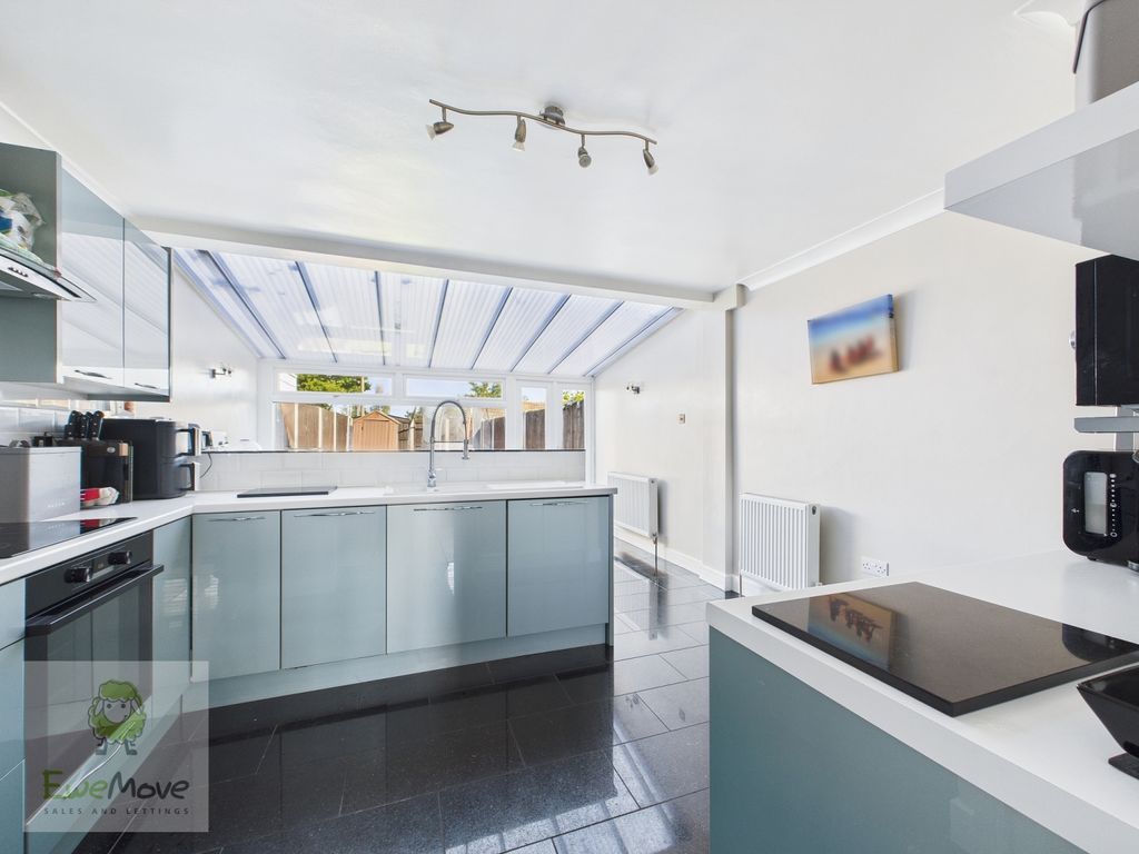 Property photo 2 of 21 Kitchen