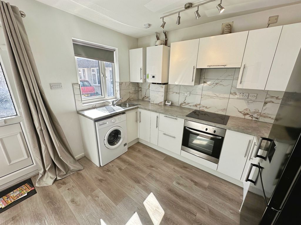 Property photo 2 of 11 Image