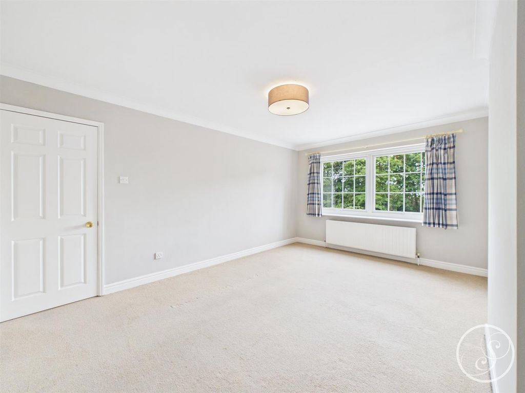 Property photo 2 of 17 Living Room