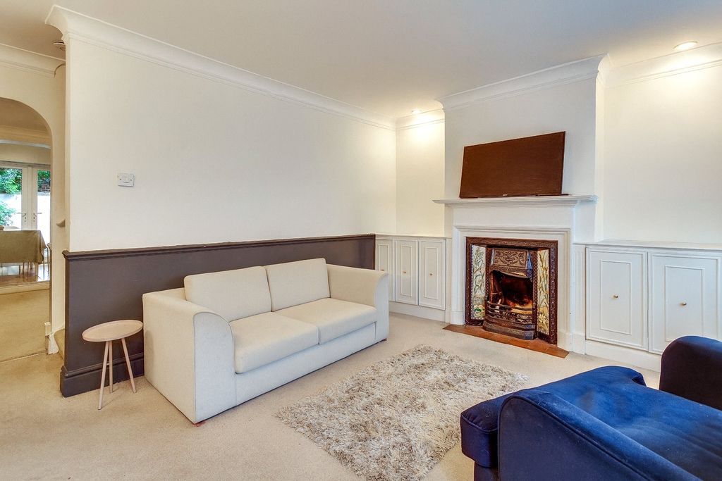 Property photo 2 of 14 Sitting Room