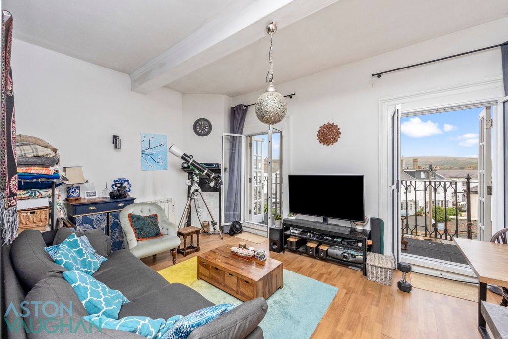 Property photo 2 of 23 5271641