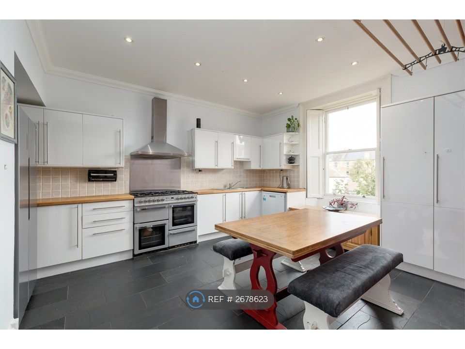 Property photo 1 of 32 Spacious Kitchen