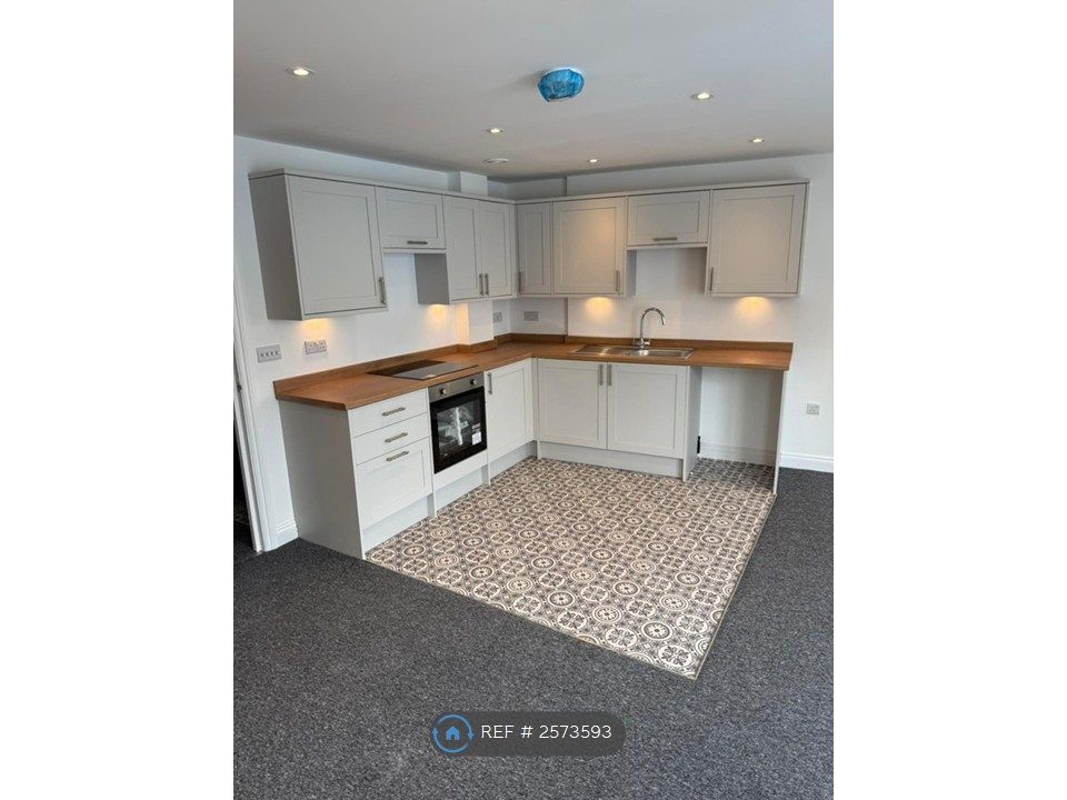 Property photo 2 of 10 Kitchen