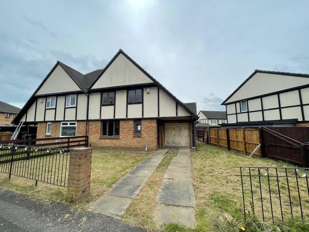 Property photo 1 of 8 Front